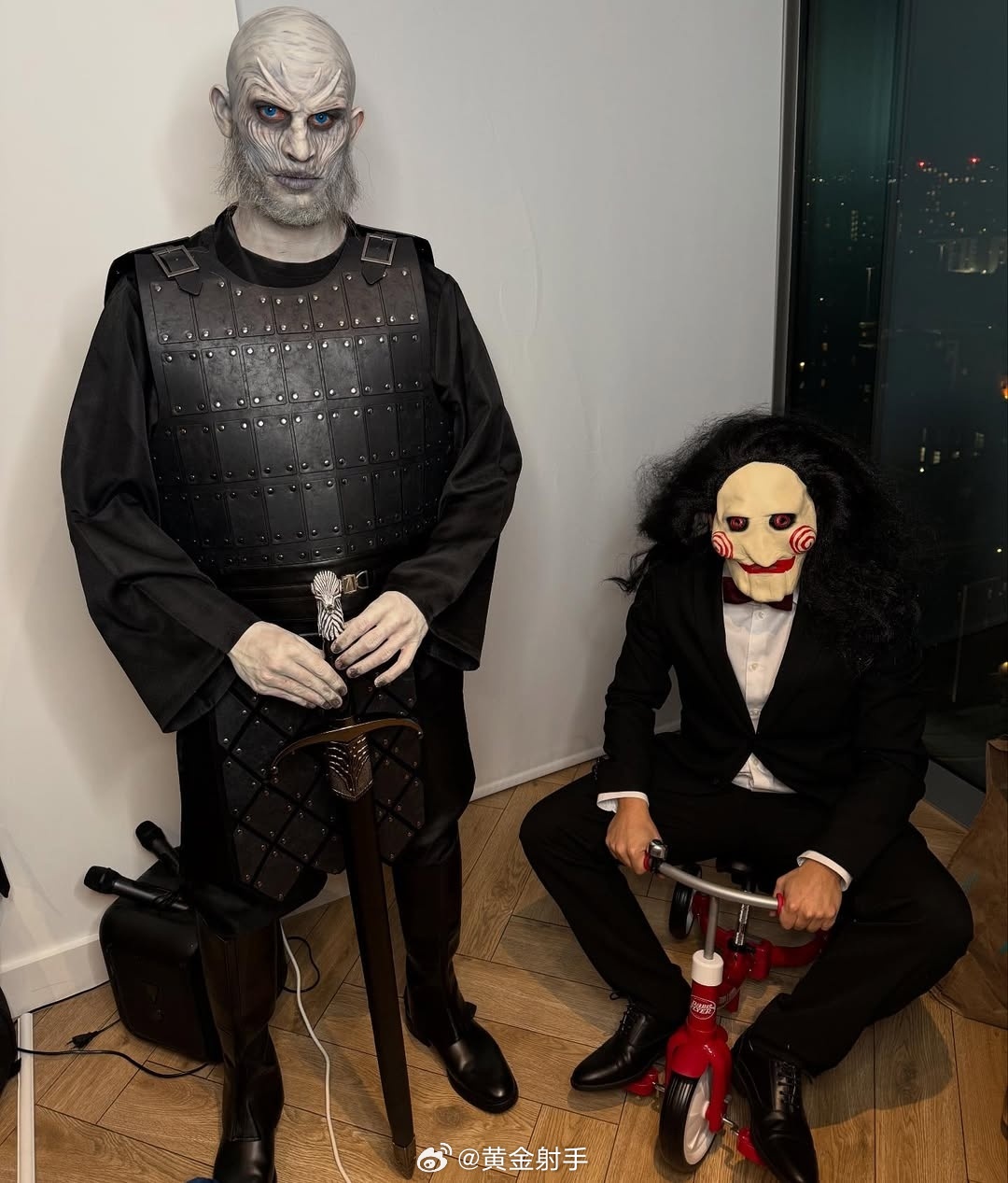 努内斯与菲利普斯万圣节cos夜王恰吉