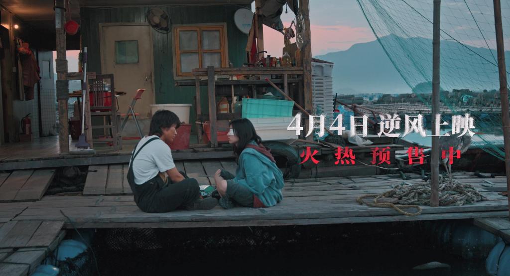 《下一个台风》的公映过程也经历了一系列舆论风暴，最终片方坚持于10月25日首映