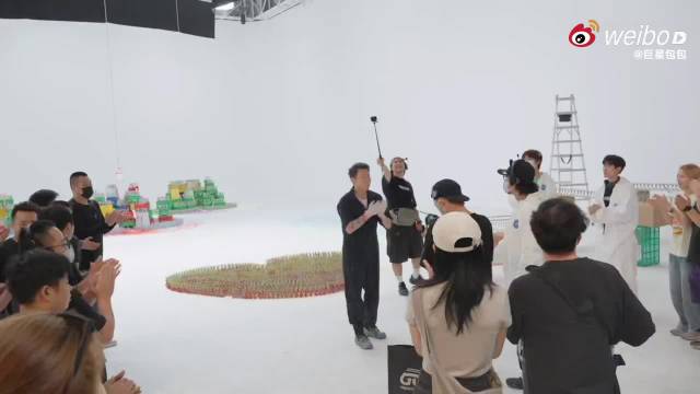 陶喆当喷漆工冷笑话频出，自嘲谢谢你们给我颜色看