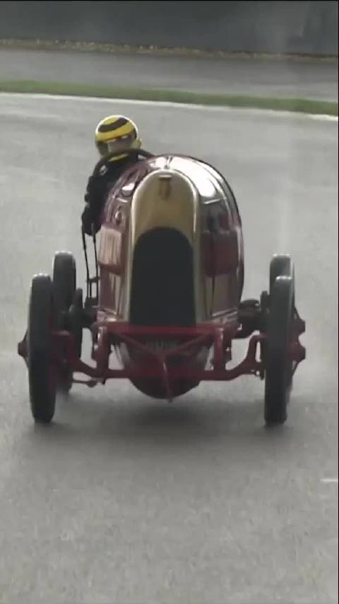 上世纪五十年代顶级F1赛车，速度相当于现在的1.6L房车 弯道相当于出租车