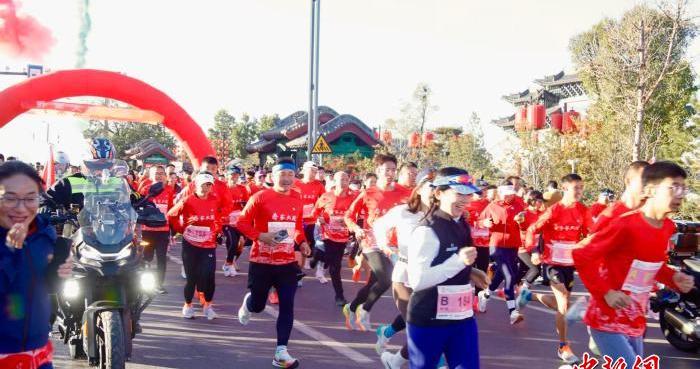 800余人齐聚山西祁县跑古村寻古韵