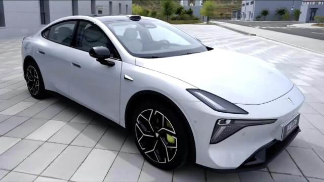 深蓝L06预售13.99万起，配法拉利同款悬架激光雷达