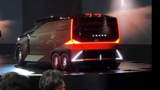 视频：雷克萨斯Ls，惊艳登场！长得有一点点像小鹏的陆地航母，还好是小鹏先发布的