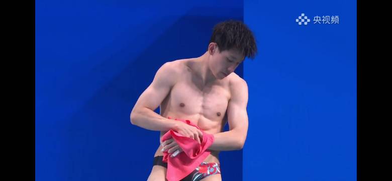 全红婵观战广东跳水男团，何超207C失误仅36分