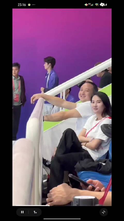 全红婵伤愈复出夺冠，陈若琳现场观战