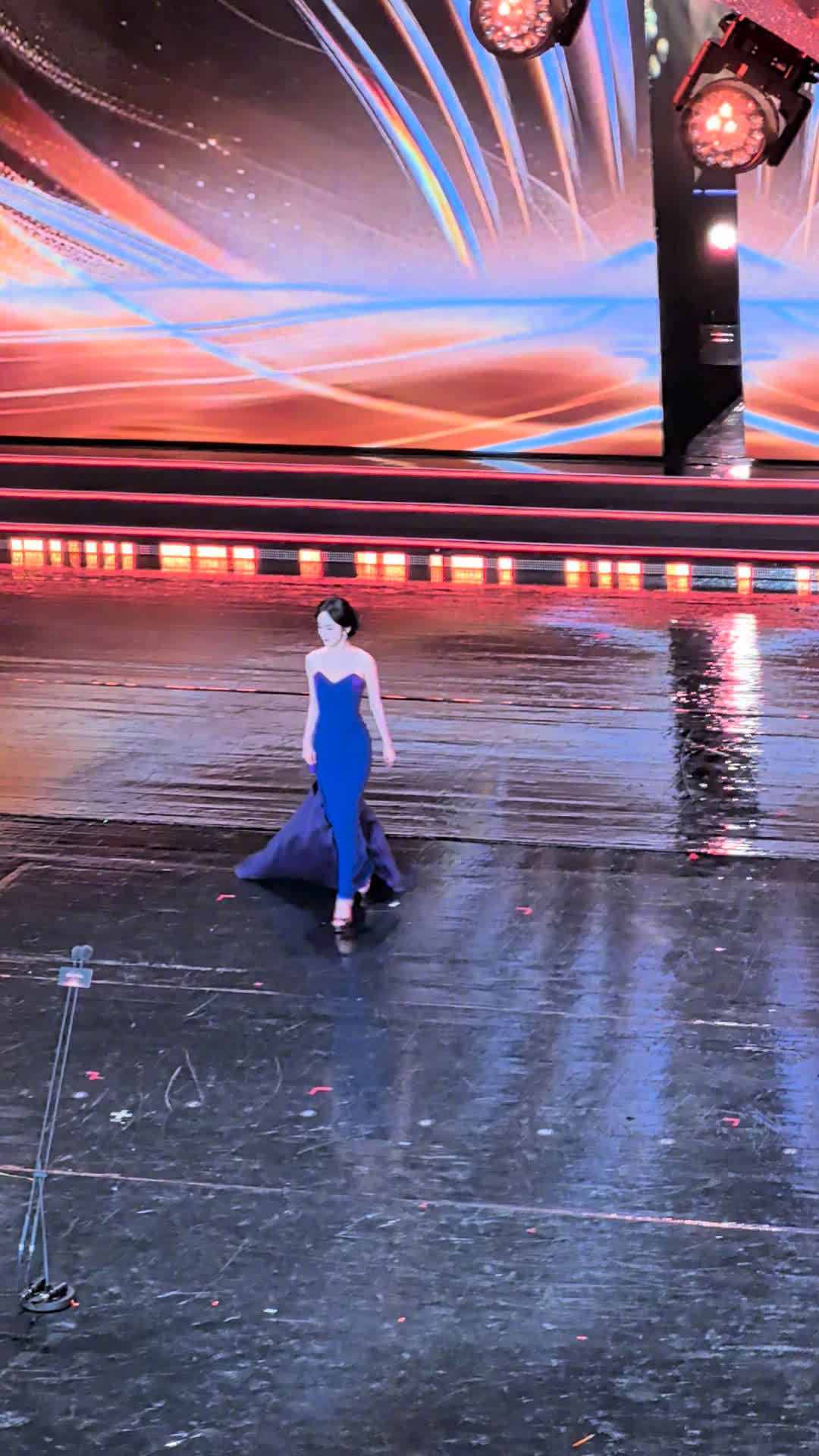 杨幂获微博视界大会年度演员奖