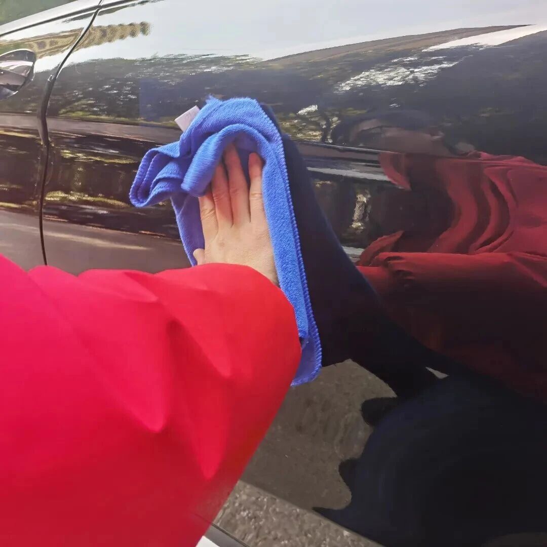 洗车费钱还伤漆？汽车镀膜剂你一定要有，一喷一擦增亮防护，全车可用超省钱～