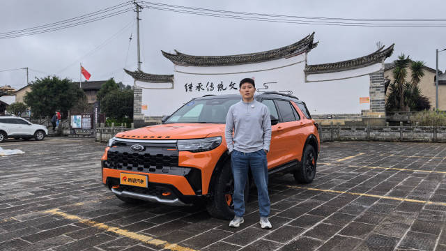 福特探险者昆仑穿越版上市，硬核性能兼顾实用配置