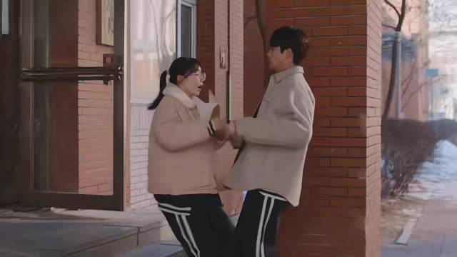 《三人行》剧情制作演员俱佳，观众熬夜追更