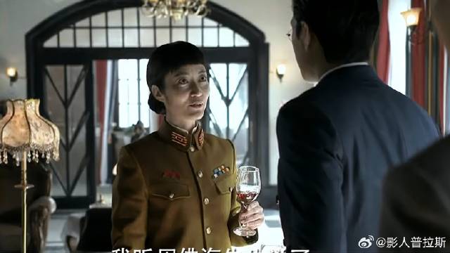 南田小姐给明楼暗示 小眼神疯狂放电，明楼淡然一笑！