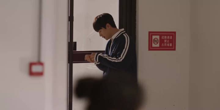 马天宇《三人行》演绎荀未来重生感，眼神细节获赞