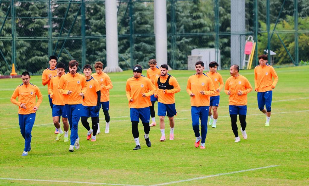 泰山队仅20人参加合练，韩鹏亮出比赛态度，海港两大主力缺席训练