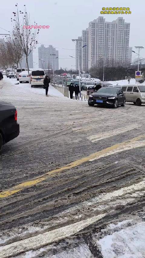 五菱后驱vs其他车前驱雪地爬坡大挑战！