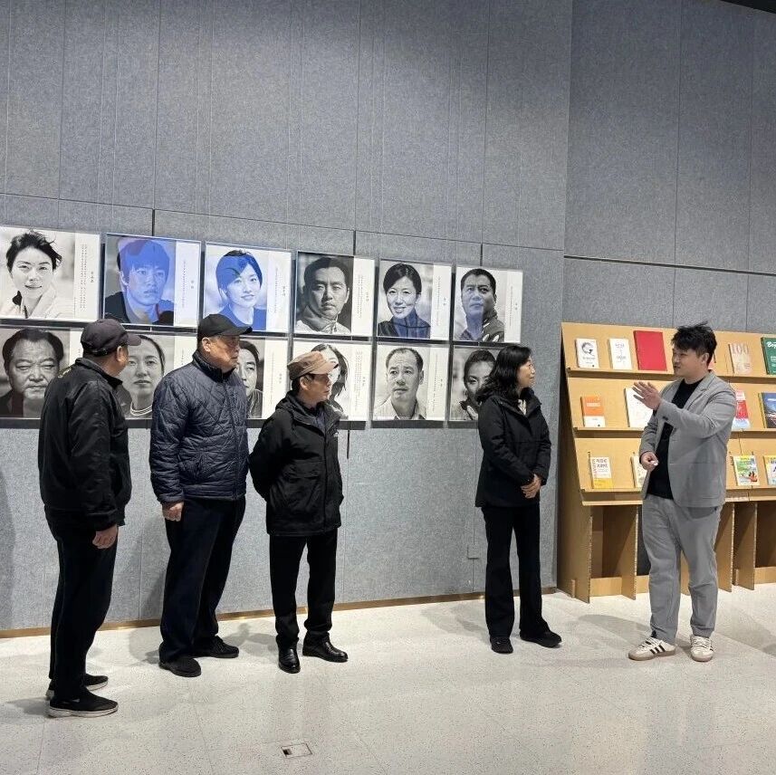 首都国企开放日中的首开书院“英雄”奥运冠军肖像展