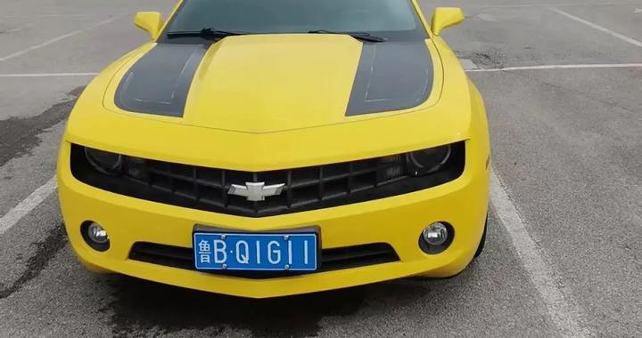 德州街头豪车:美国雪佛兰科迈罗2012款