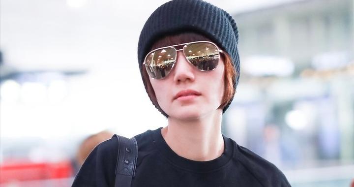 袁泉高级感无敌了，连穿卫衣配牛仔裤都这么时髦，48岁美出国际范