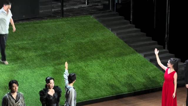 过了这么多年 还是这么帅 真年轻