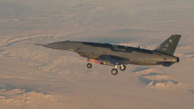 2025年10月31日，安杜里尔公司的YFQ-44A战斗无人机验证机完成首飞！