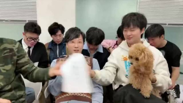 酷酷的滕直播上热搜，李明磊承诺热一后空翻