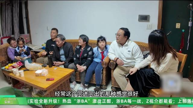 杭州七旬夫妻金婚50年，两车一表见证朴素爱情