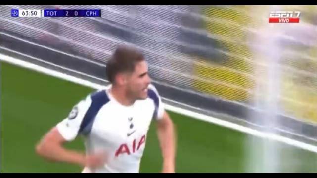 欧冠范德芬连过6人破门，复刻孙兴慜一条龙