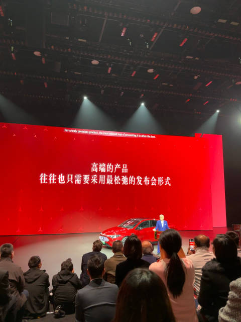 奔驰CLA纯电版发布会轻松呈现，价格揭晓成焦点