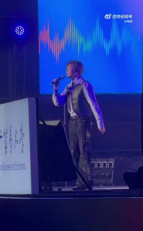俞灏明再唱星空物语引回忆杀，调侃端木磊弹钢琴逗笑全场