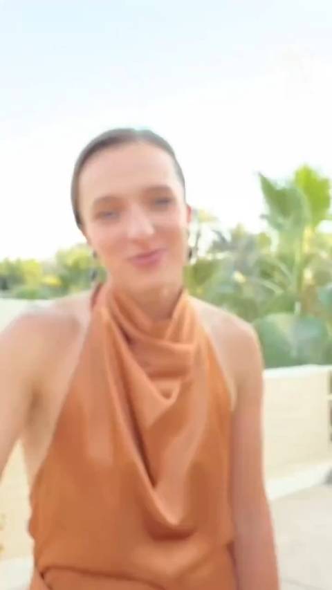 来看看斯瓦泰克的一秒变装