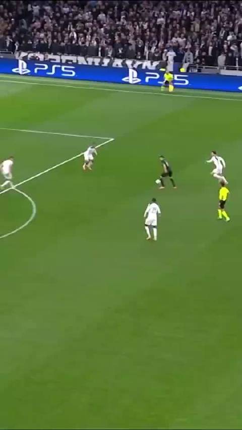 复刻孙兴慜普斯卡什！范德芬连过4人+奔袭85米一条龙破门