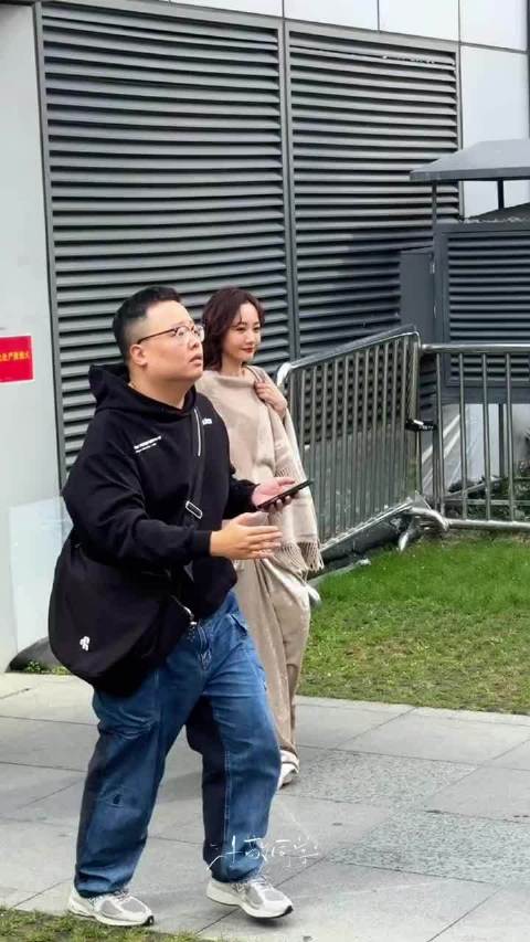 蓉侦探来喽～好优雅大方的杨蓉，好久不见又瘦了不少