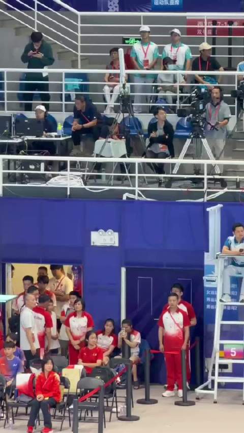 全红婵遇两位好教练何威仪陈若琳助力成长