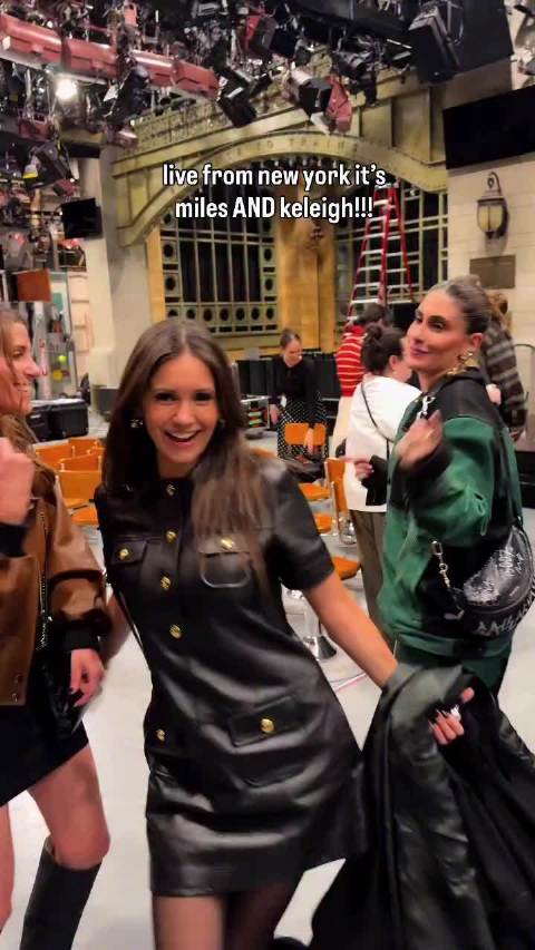 吸血鬼日记女主Nina Dobrev纽约现身,重现Elena经典瞬间