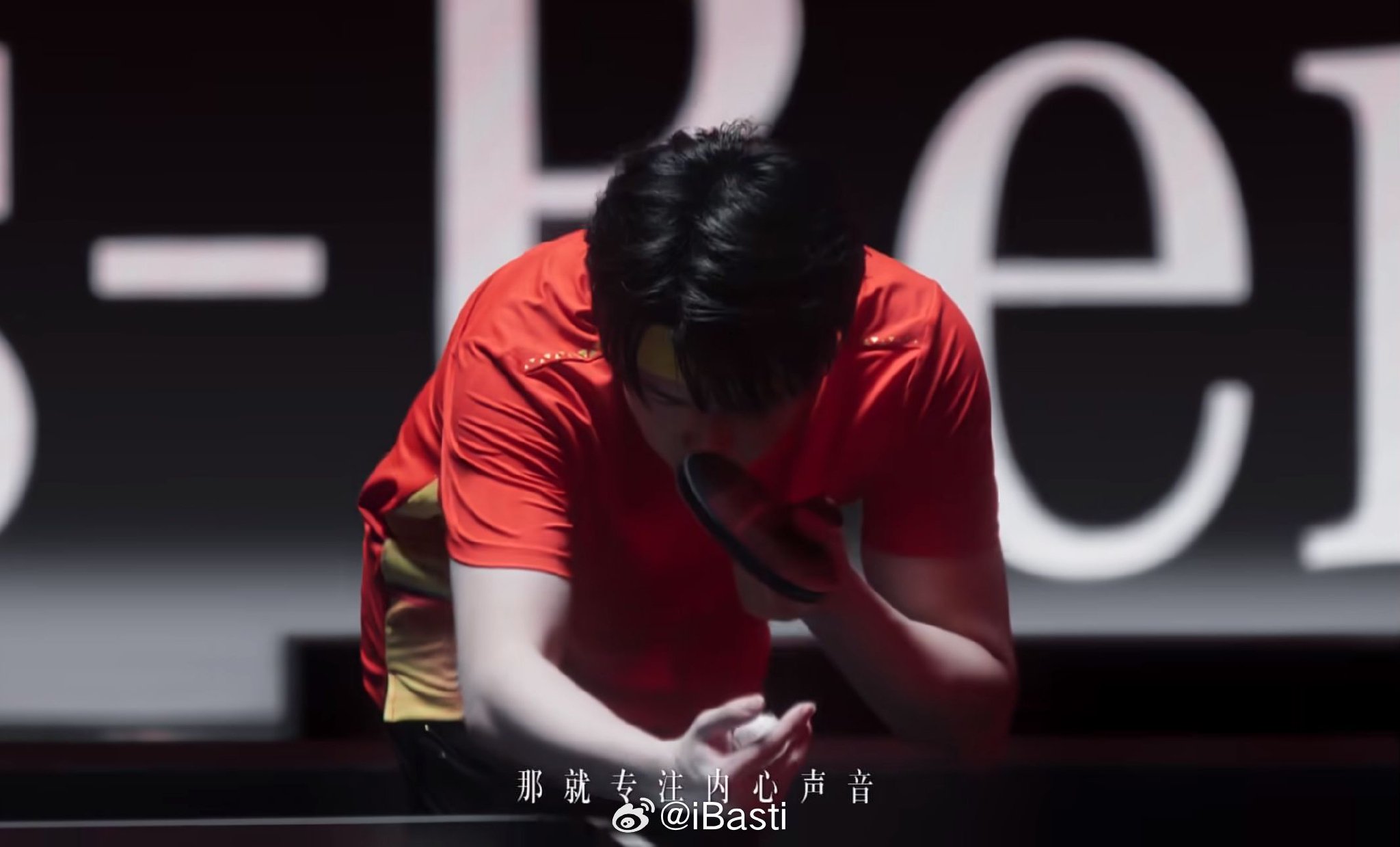 王楚钦代言奔驰纯电CLA，冠军与新车同步闪耀