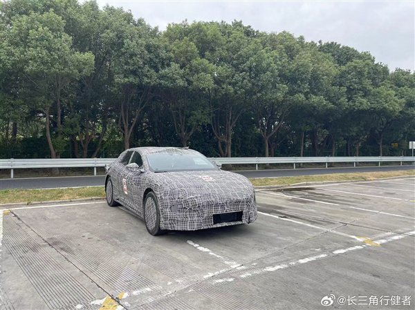 神秘新车现身高速服务区 知情人士称系阿维塔06猎装版