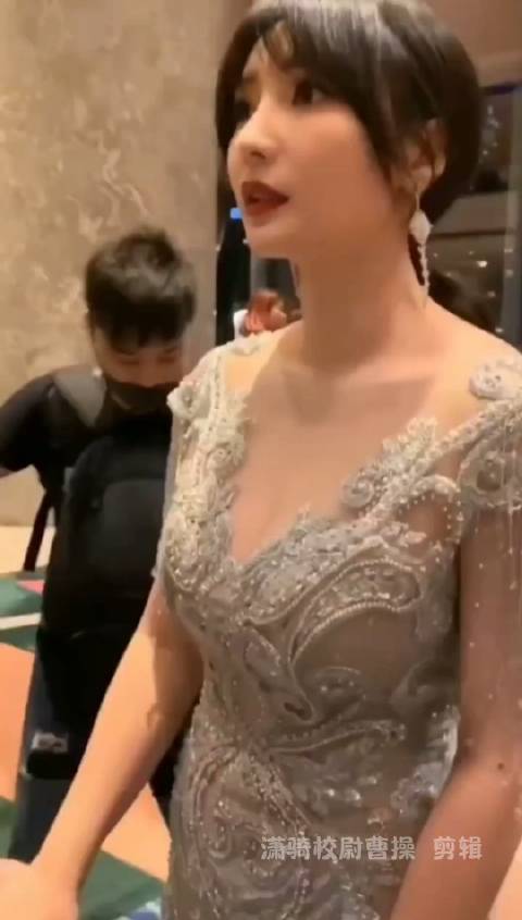 柳岩线下粉丝活动，姐这身材太绝了