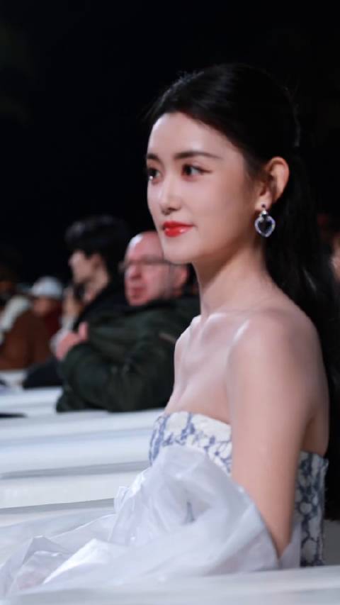 笑起来特别好看的蒋依依