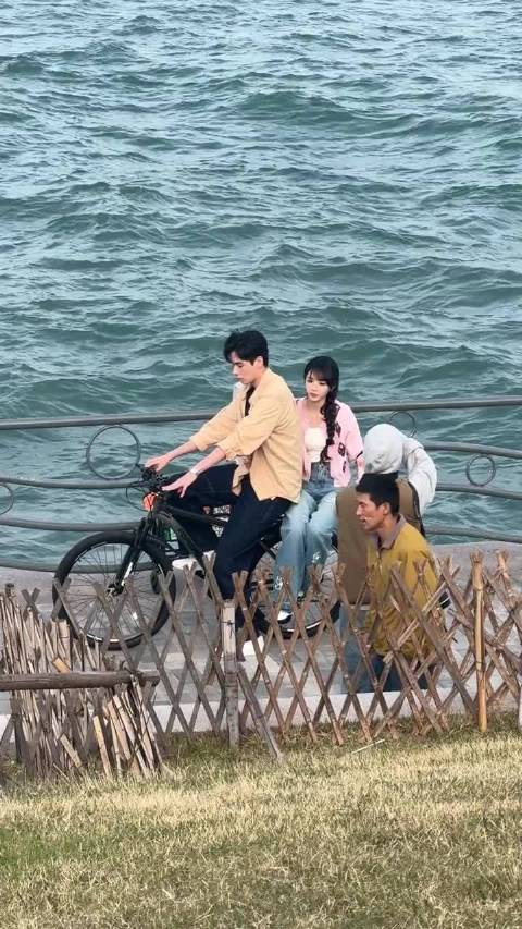 胡一天田曦薇海边拍戏路透曝光