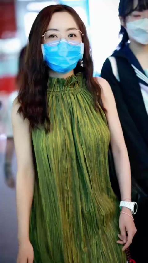 杨蓉机场路透 也太放松了吧