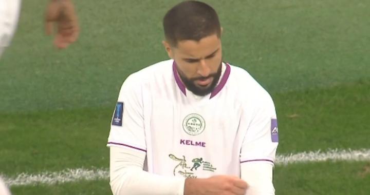 亚冠激烈冲突！张玉宁遭“胯下之辱”，法比奥暴怒，6人互相推搡