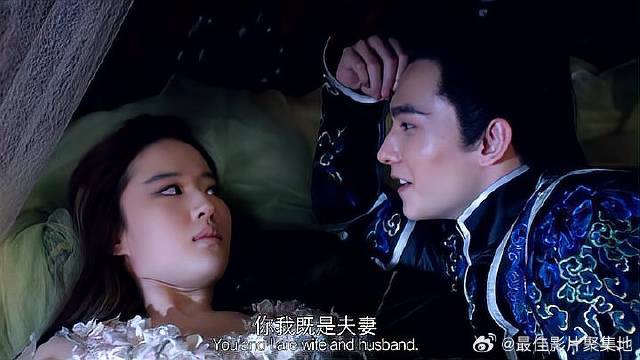 夜华跟白浅同床共枕，夜华主动出击，白浅害羞