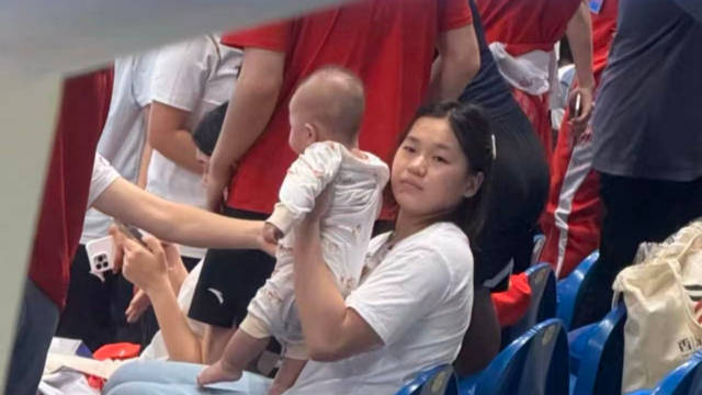 广东队陈艺文林珊夺十五运会跳水女双3米板金牌，全红婵现场助威