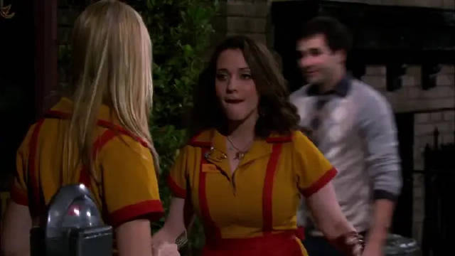 憨憨卡洛琳替max出头反被欺负