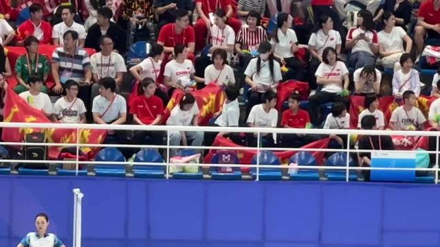 全红婵观战陈艺文林珊夺冠，与谢思埸妻子互动