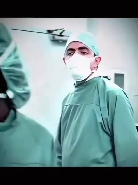 朋友躺手术台看到他吓晕了 其他医生：还有这种操作 憨豆先生
