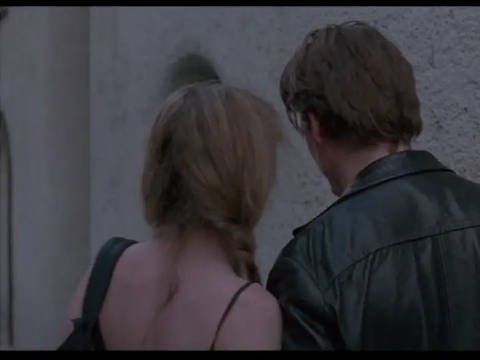 两个人在火车上偶然遇见之后，随意交谈，最终坠入爱河的故事