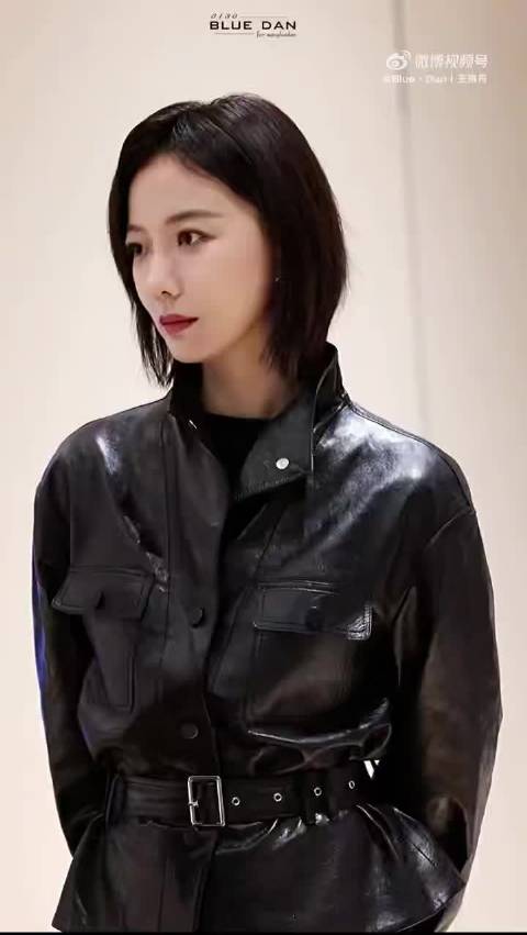 王珞丹黑色皮衣造型尽显冷都女魅力