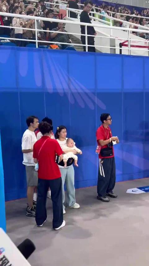 全红婵又在带娃了