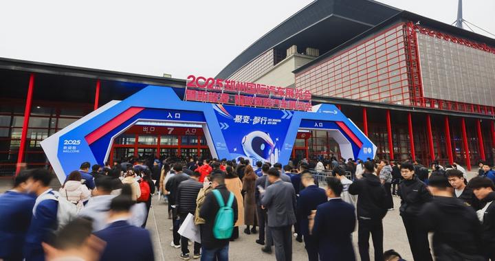 第十七届郑州国际车展开幕 汽车盛宴 精彩纷呈