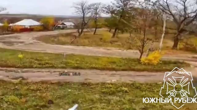 俄军自杀穿越机袭击车内士兵，弃车与敞篷生存策略引思考