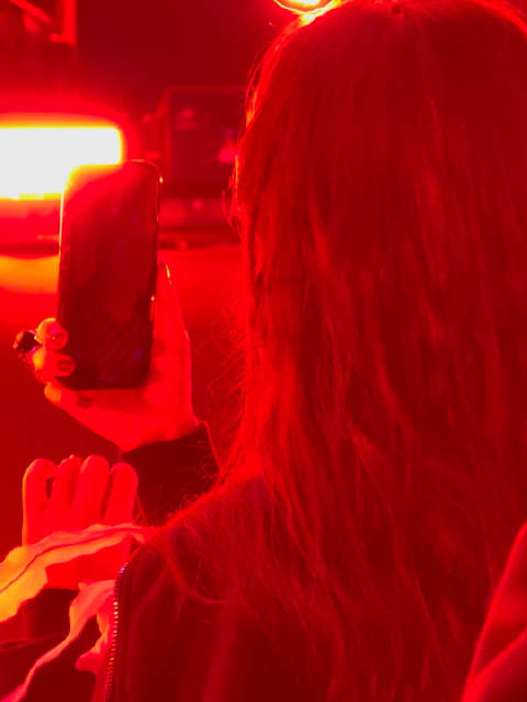 迷妹上线 李莎穿着高跟鞋+长裙 一直在拍花花